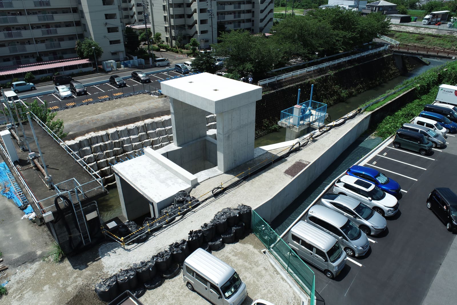 久田良木川排水機場水門躯体工事